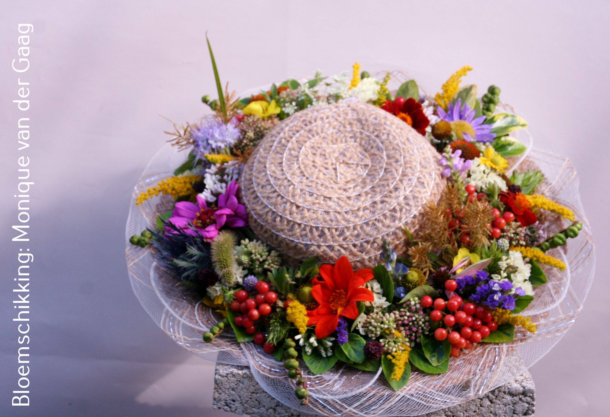 Zomerhoed met Zinnia eerste zomerdienst
